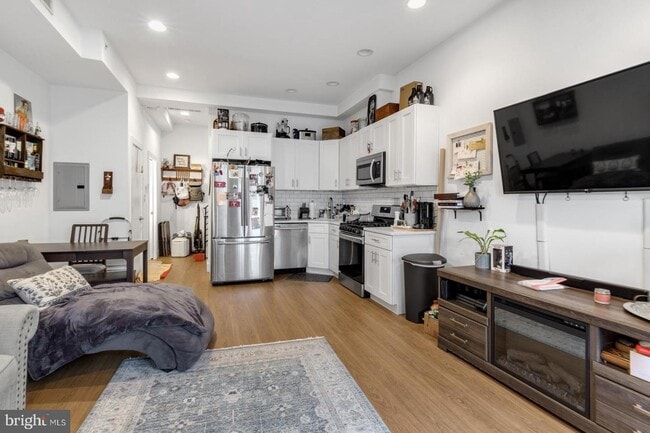 Building Photo - 1414 Frankford Ave