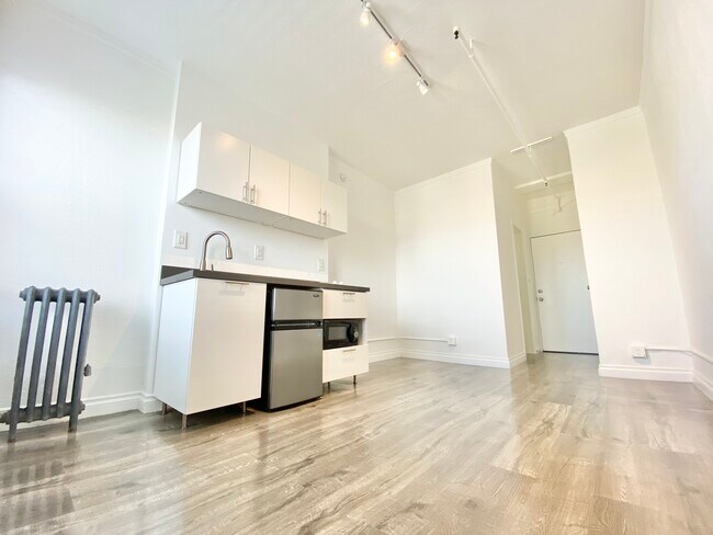 Foto del edificio - 2200 W 8th St