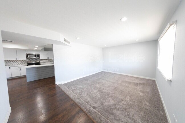 Foto del edificio - 2144 S Los Feliz Dr