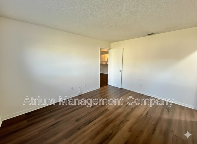Building Photo - 20 Silver Oak Cir