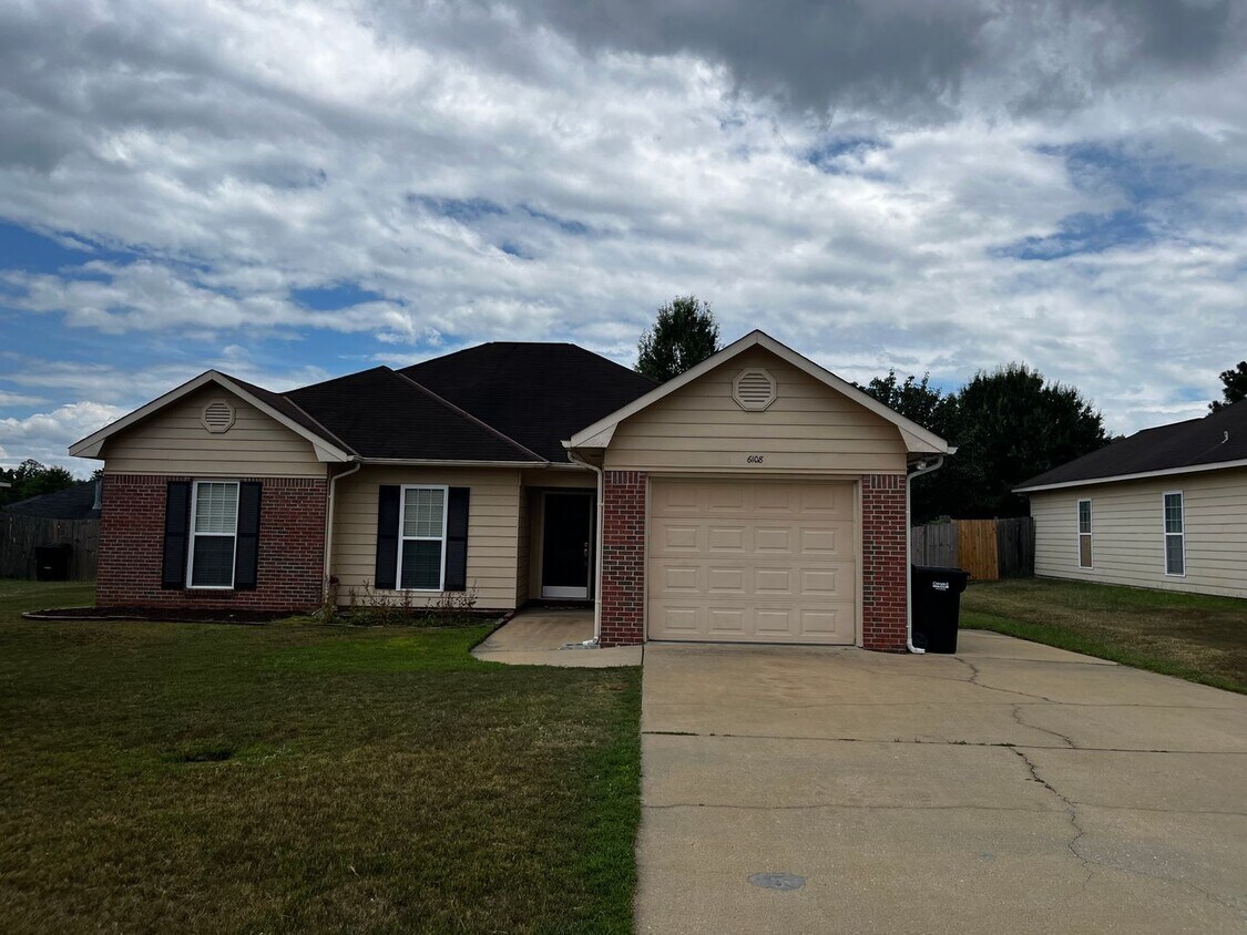 Primary Photo - New On the Market!