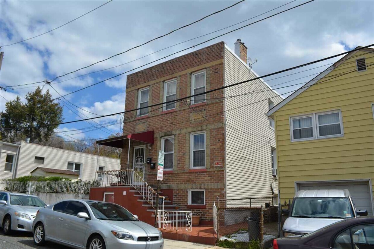 Primary Photo - 4802 Meadowview Ave