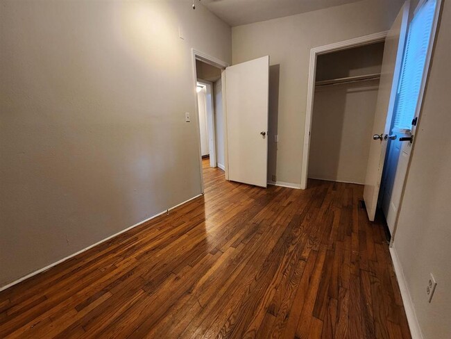 Foto del edificio - 4/2 House, walk to the stadium! Available ...