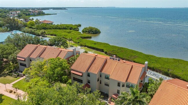 Building Photo - 4449 Bay Club Dr