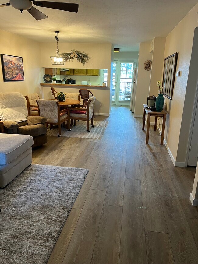 Entrance View - 5518 E Lindstrom Ln