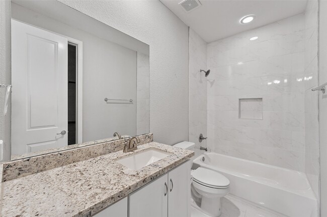 Building Photo - 1221 W 19th St