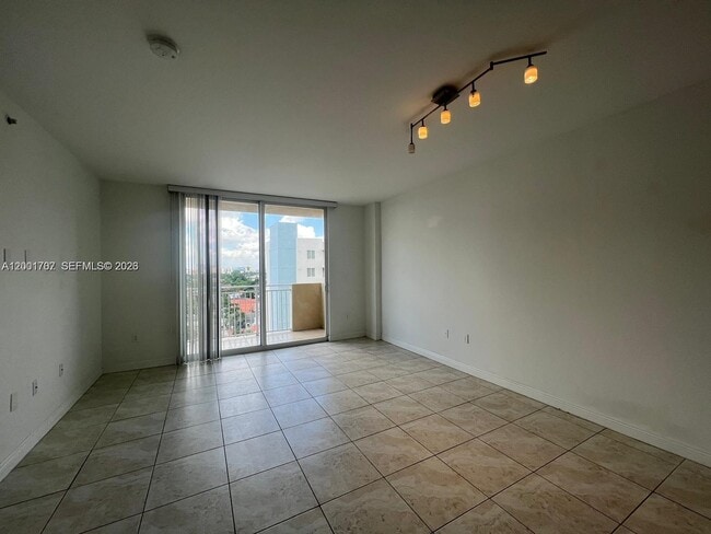 Building Photo - 2425 SW 27th Ave