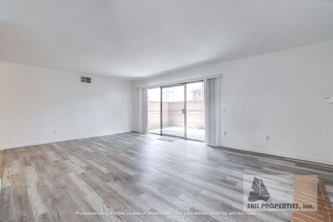 Foto del edificio - Beautifully Remodeled Unit Available Now!