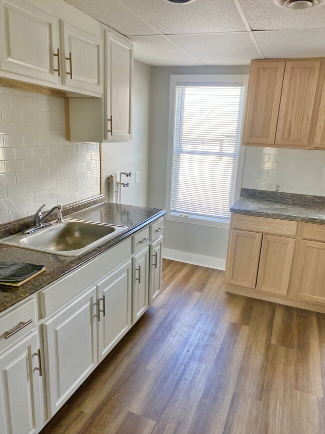 Subway tile backsplash & Laundry - 43 Brook St