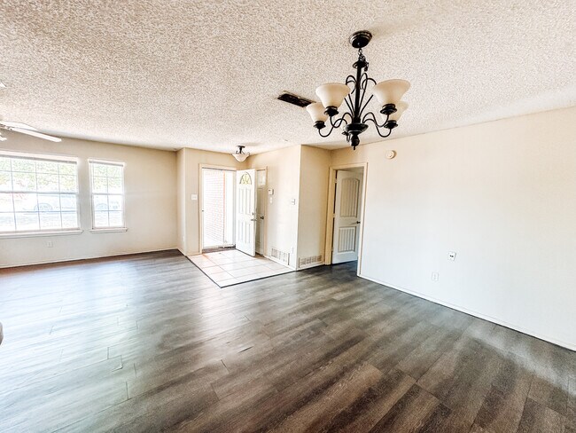 Foto del edificio - 6111 7th St