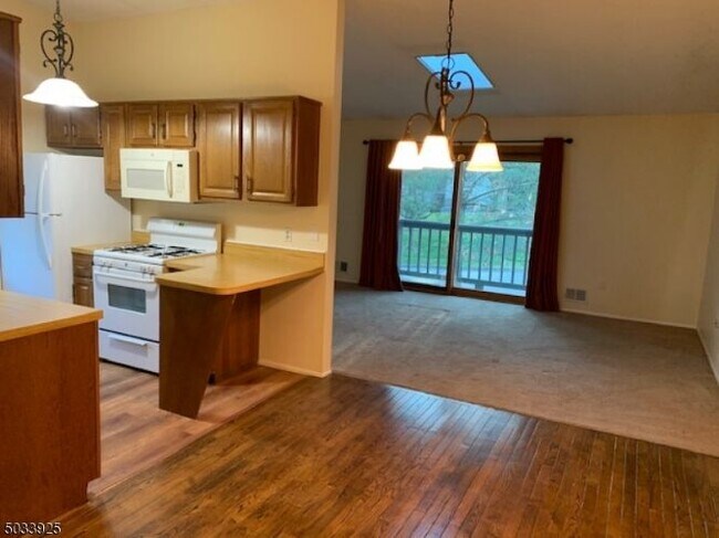 Building Photo - 102 Spruce Hills Dr