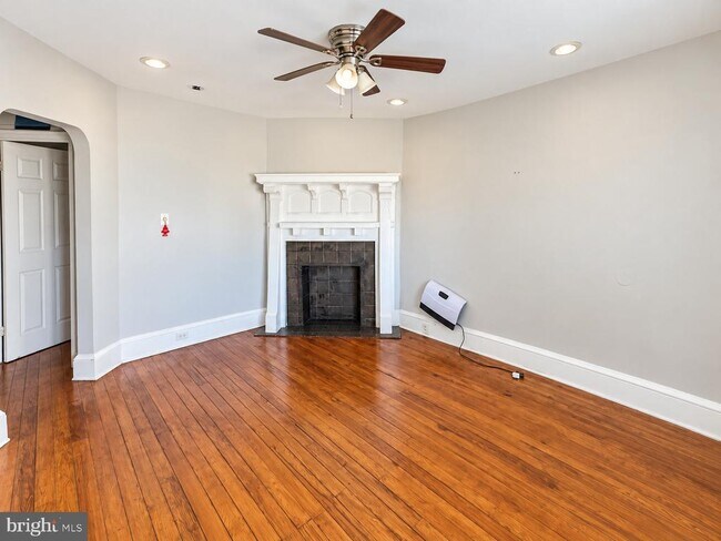 Building Photo - 5548 Sansom St