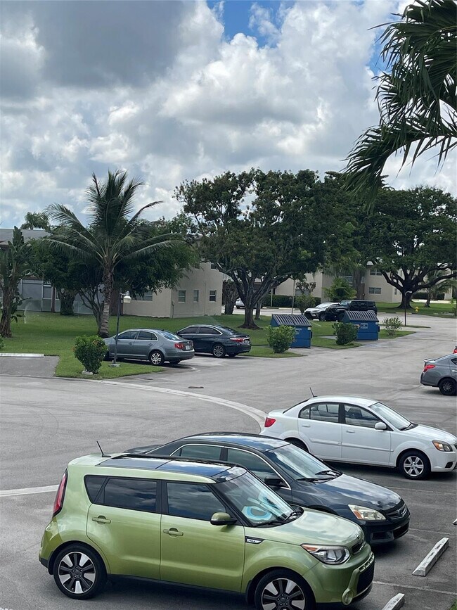 Foto del edificio - 7355 NW 5th Pl