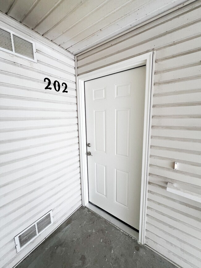 Building Photo - 6521 W Lucky Ln