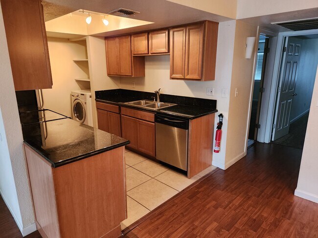 Foto del edificio - 740 W Elm St