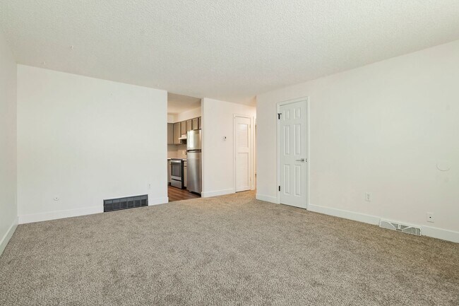 Building Photo - Charming 2-Bed, 1-Bath Home in Lakewood!!