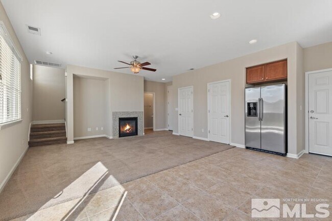 Building Photo - 1041 Crown View Dr