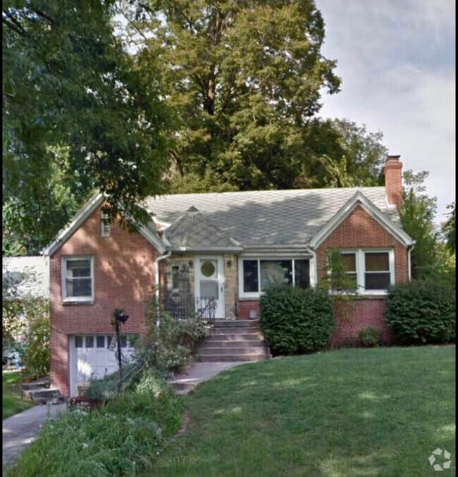 Military Avenue Houses under 2,500 Omaha, NE 4 Homes