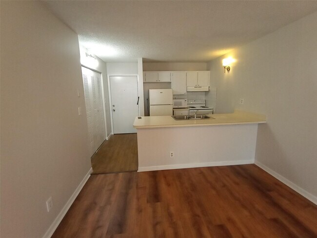 Foto del edificio - 2771 Riverside Dr