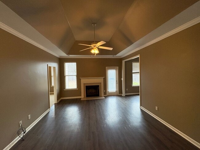 Building Photo - For rent