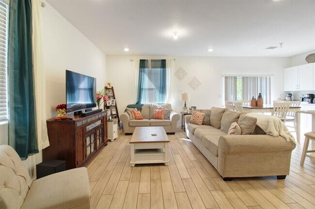 Foto del edificio - 826 SE 17th St