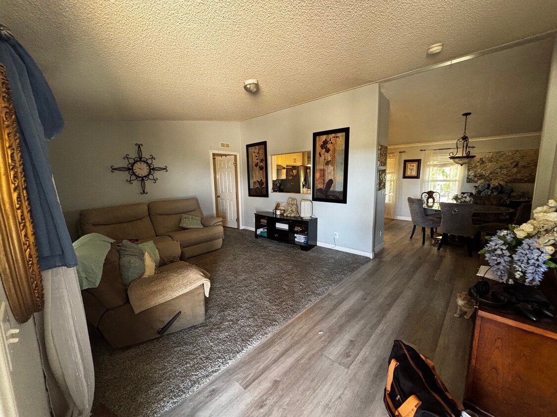 Entry way - 11026 Redwood Rd