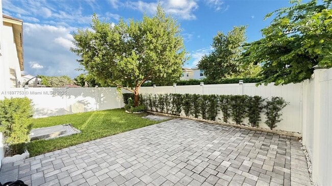 Building Photo - 1040 Rio Ct