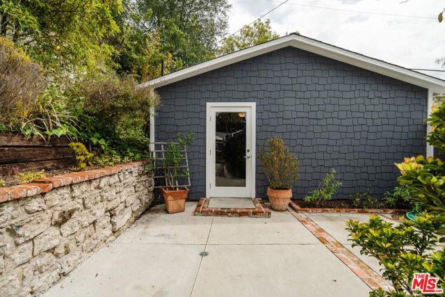 Building Photo - 2850 Nichols Canyon Rd