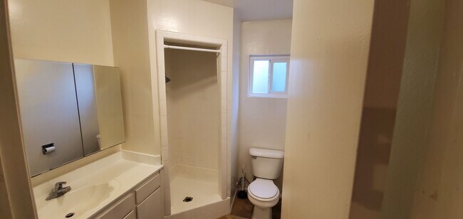 Foto del edificio - Spacious Silverlake Condo – Move-In Ready!