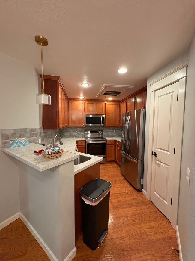 Building Photo - 3650 Summerlinn Dr