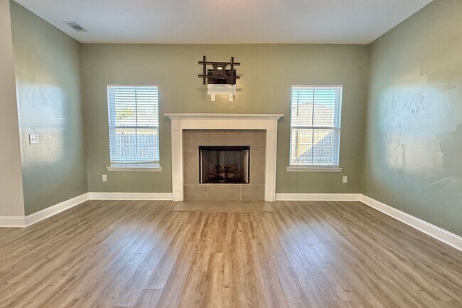 Building Photo - AVAILABLE MID-MARCH 2026! (Pet Friendly)