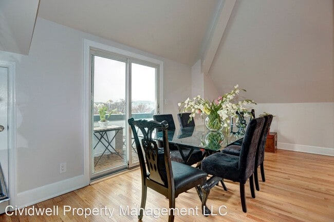 Building Photo - 2 br, 2 bath House - 410 5th St NE #33