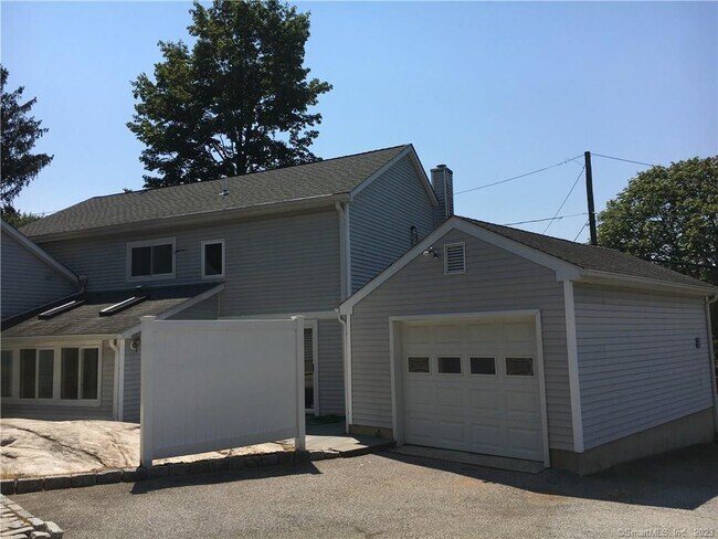 Building Photo - 16 Cudlipp St