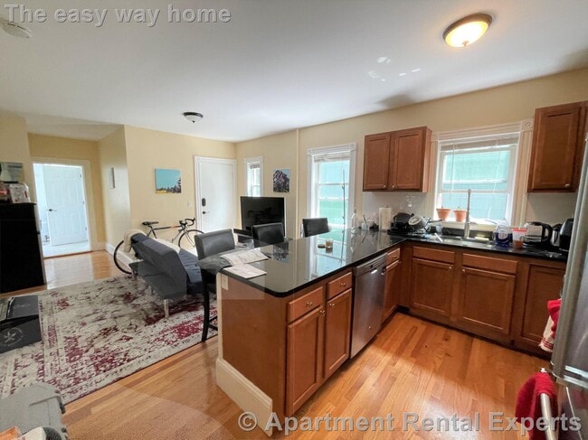 Building Photo - 42-44 Gorham St Unit #2