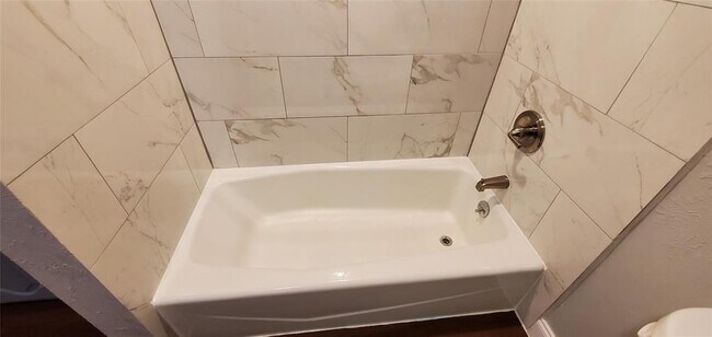 Foto del edificio - 1220 Brandon Ct