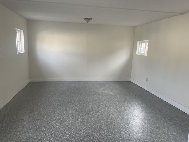 Building Photo - 1733 W 150th St