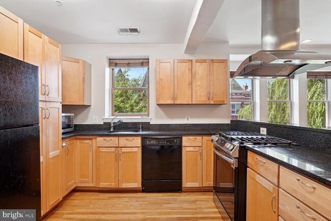 Foto del edificio - 70 Rhode Island Ave NW