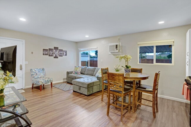 Building Photo - 2469 K St