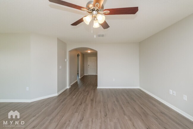 Foto del edificio - 6600 Wirevine Dr