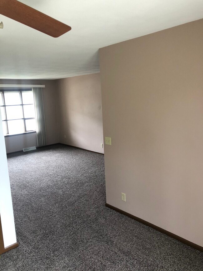 Building Photo - 605 Tudor Dr