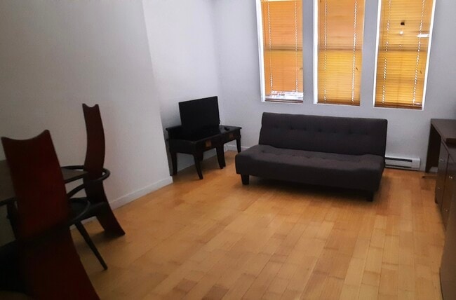Building Photo - 1558 Av Des Pins