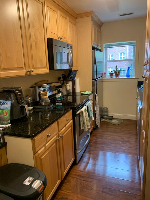 Primary Photo - 148 Newton St