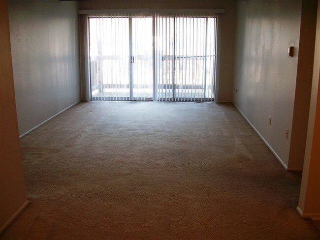 Building Photo - 332 S Kendall Ave