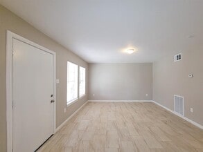 Building Photo - 3206 Lobit Dr