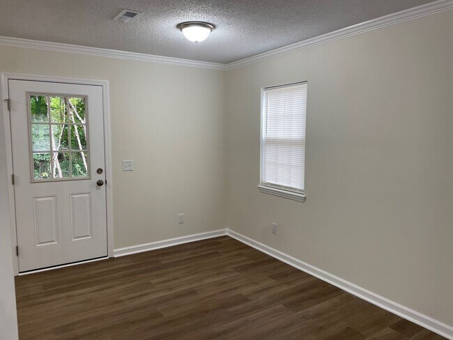 Foto del edificio - NEWLY RENOVATED 2 BED, 2 BATH HOME LOCATED IN ASHEBORO!