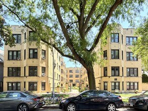 Building Photo - 3821 N Greenview Ave