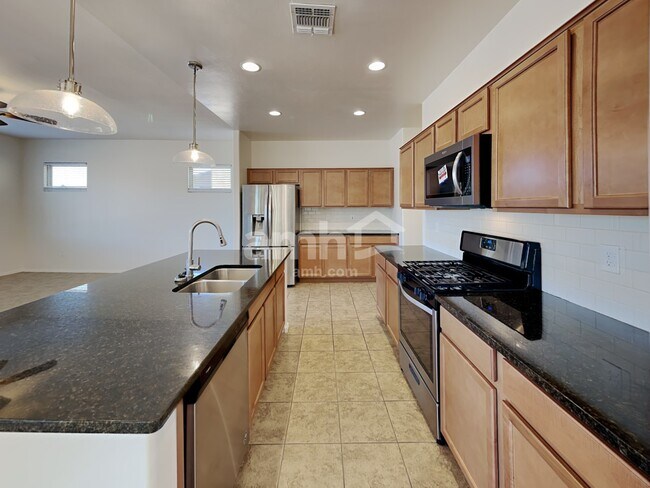 Foto del edificio - 683 N Nestled Hummingbird Ln E