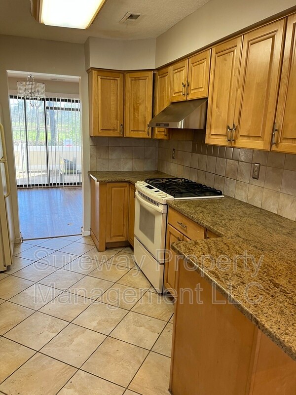 Foto del edificio - 245 Hampshire Dr