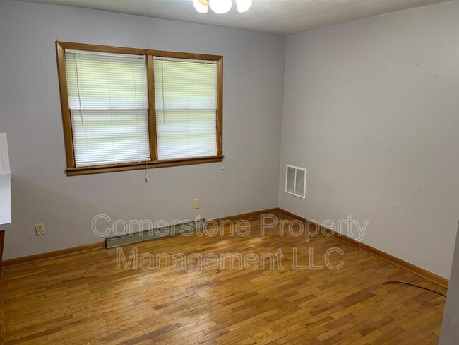 Building Photo - 1110 Elm St