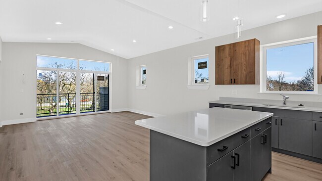 Foto del edificio - 623 E 60th St